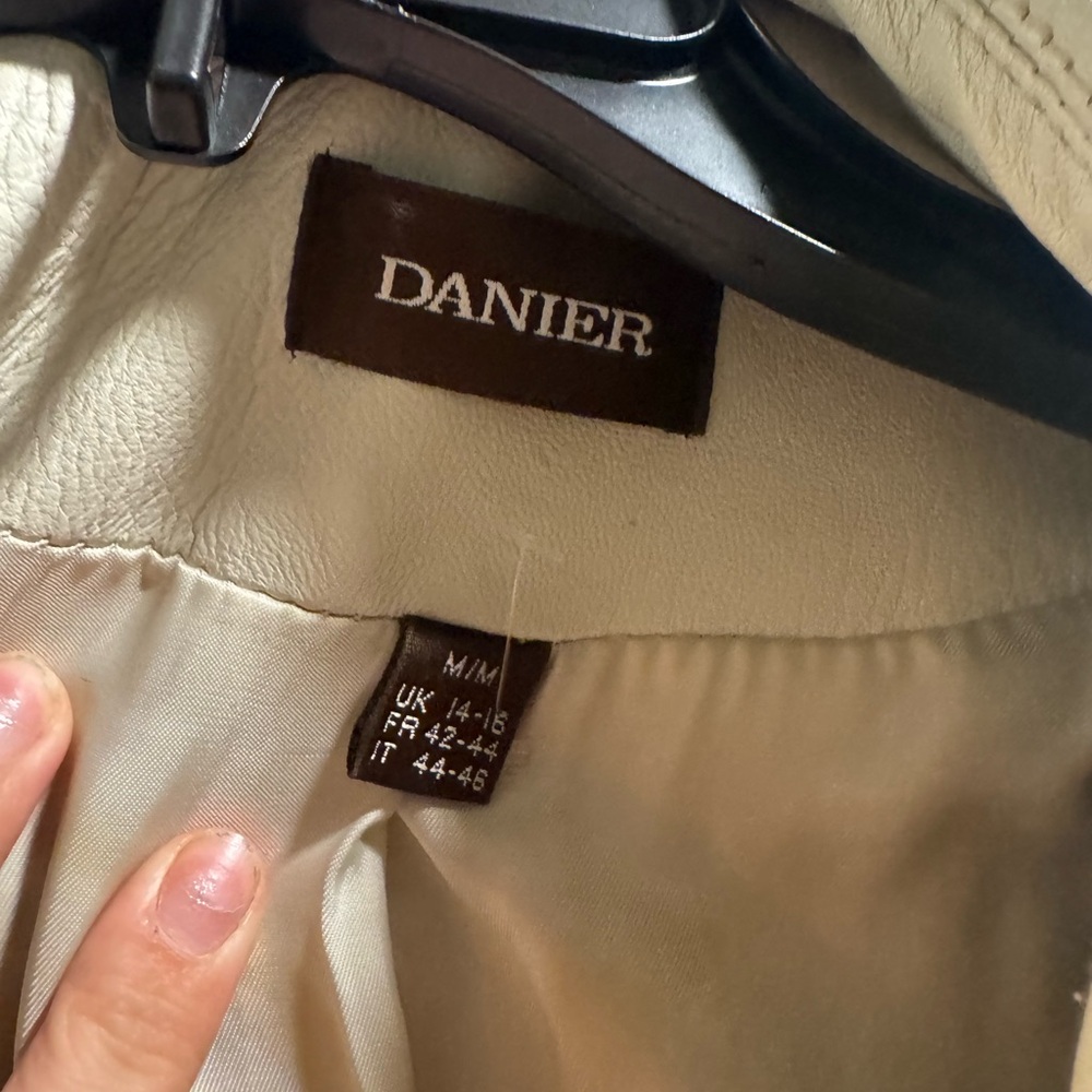 Danier Cream Trench Coat - Picture 2 of 6